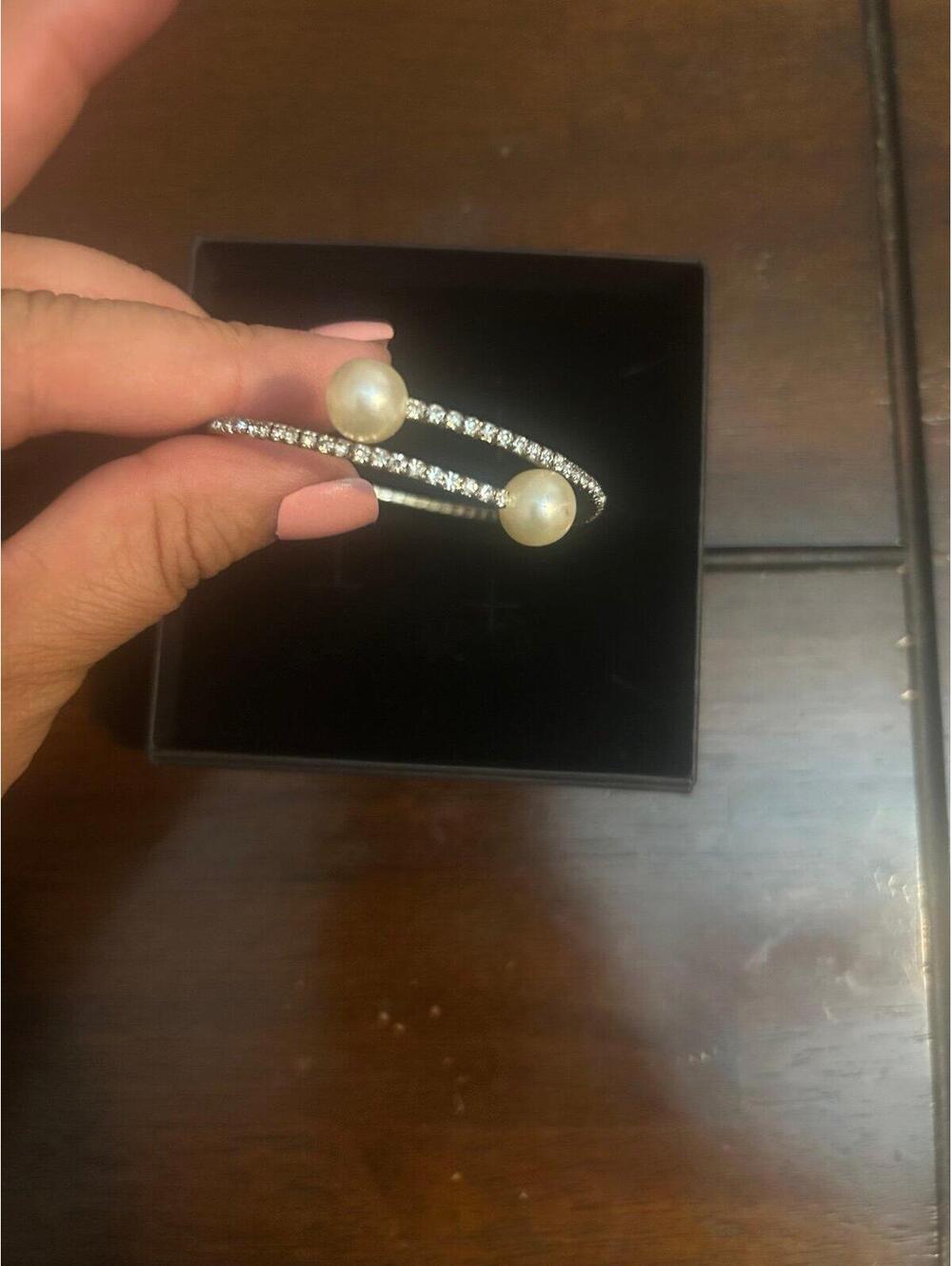 Dazzling pearl bracelet